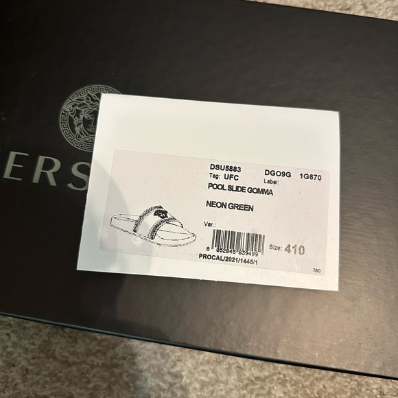 NWT Green 💚 Versace Slides - Picture 7 of 7
